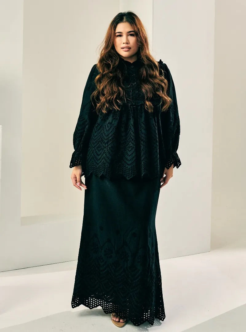 PO TUN EZZAH Eyelet Kurung