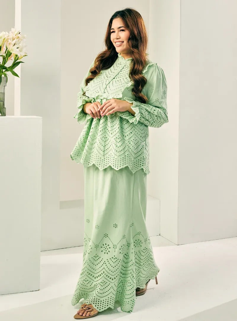 PO TUN EZZAH Eyelet Kurung