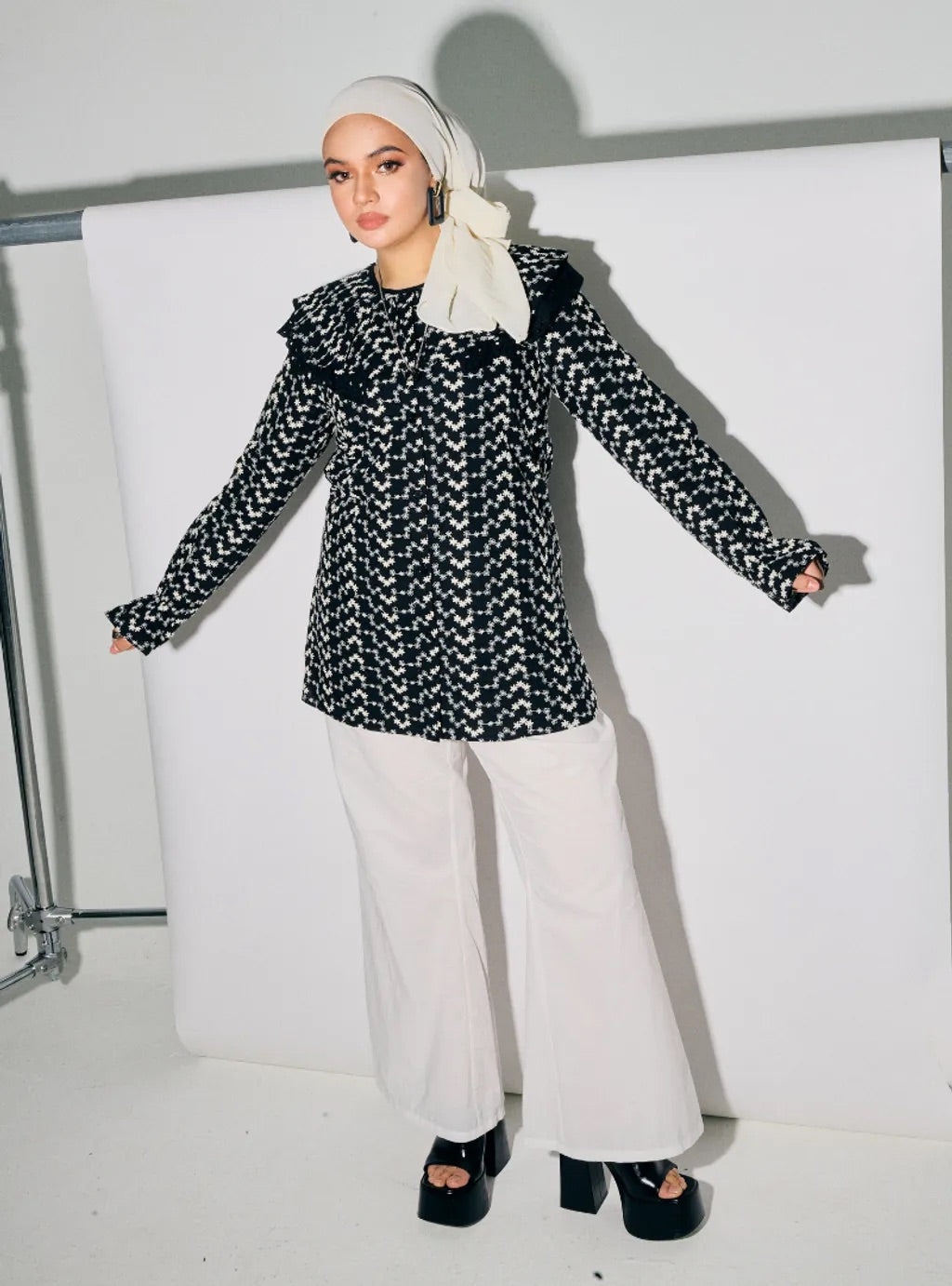 Atasan Maisara Eyelet Ruffles Top