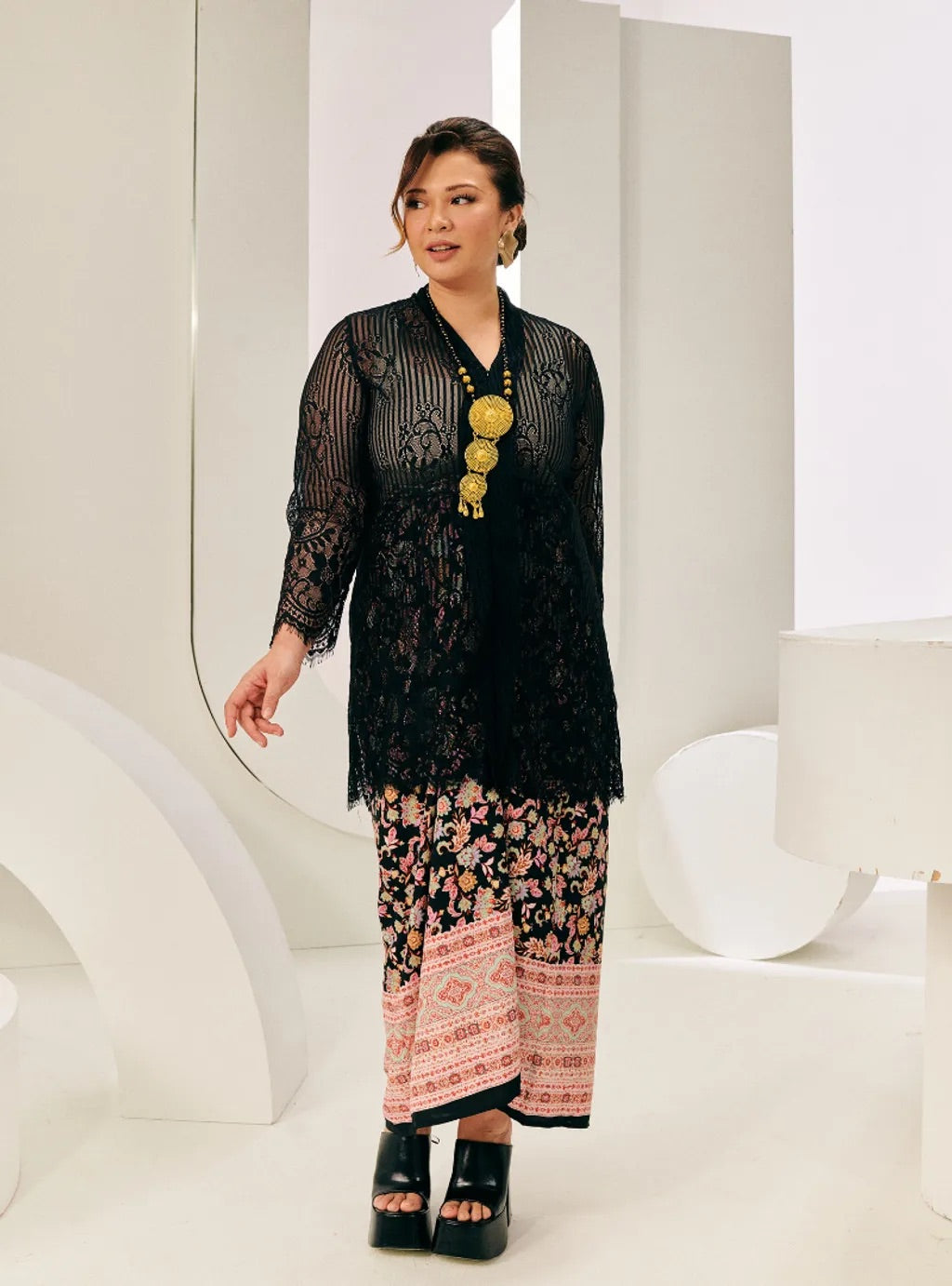 Setelan Tun Basirah Nyonya Set