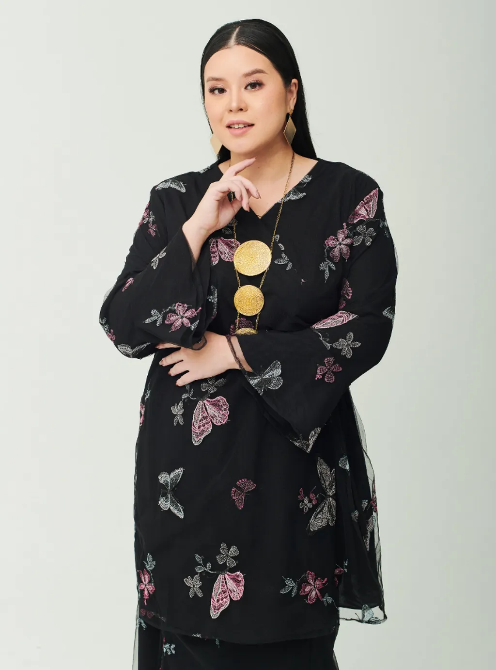 Setelan Tun Zahira Embroidered Naabi Lace Kurung