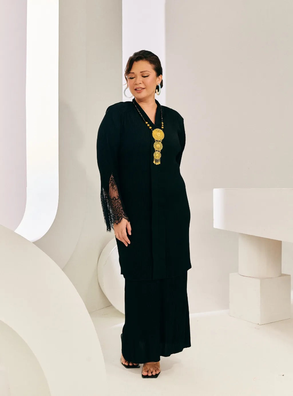 Tun Jamilah Embrodered Pleated Kebarung