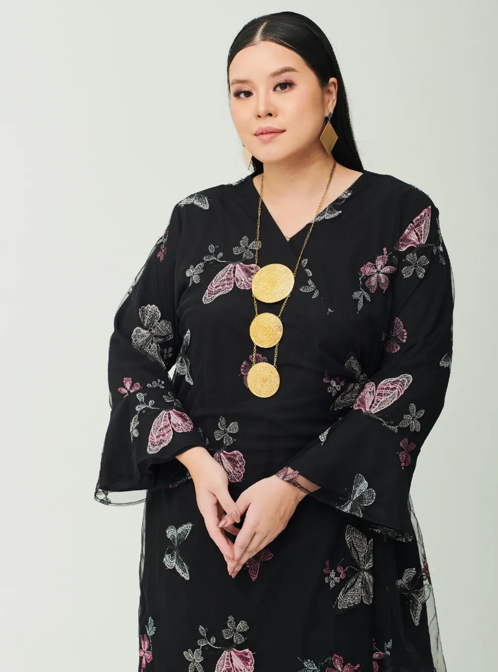 Setelan Tun Zahira Embroidered Naabi Lace Kurung