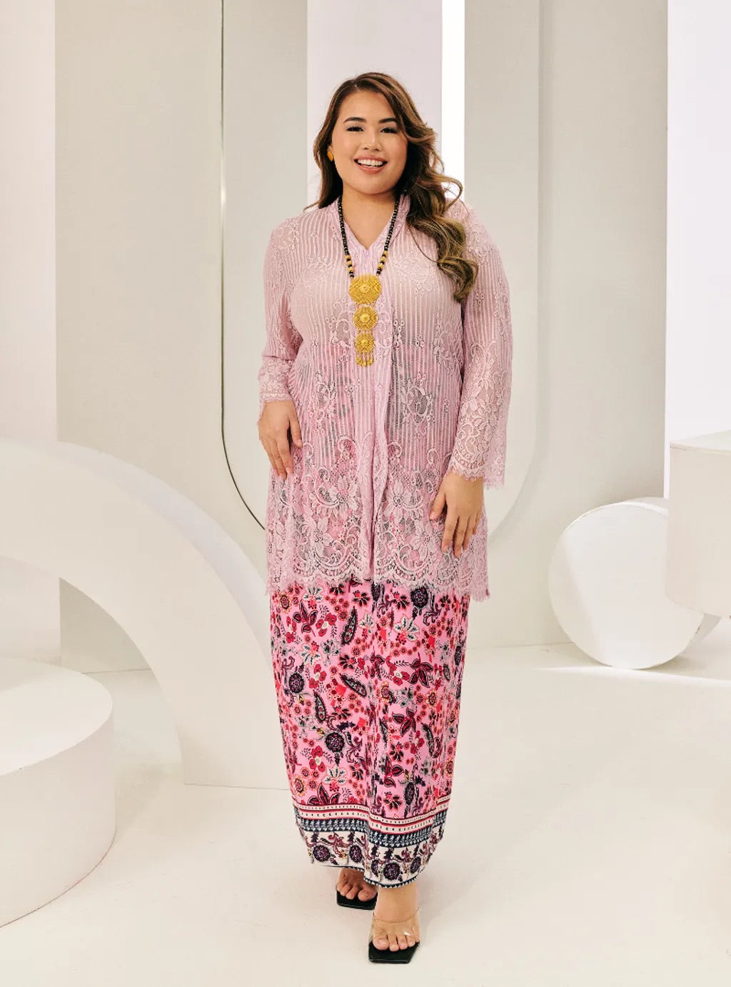 Setelan Tun Basirah Nyonya Set