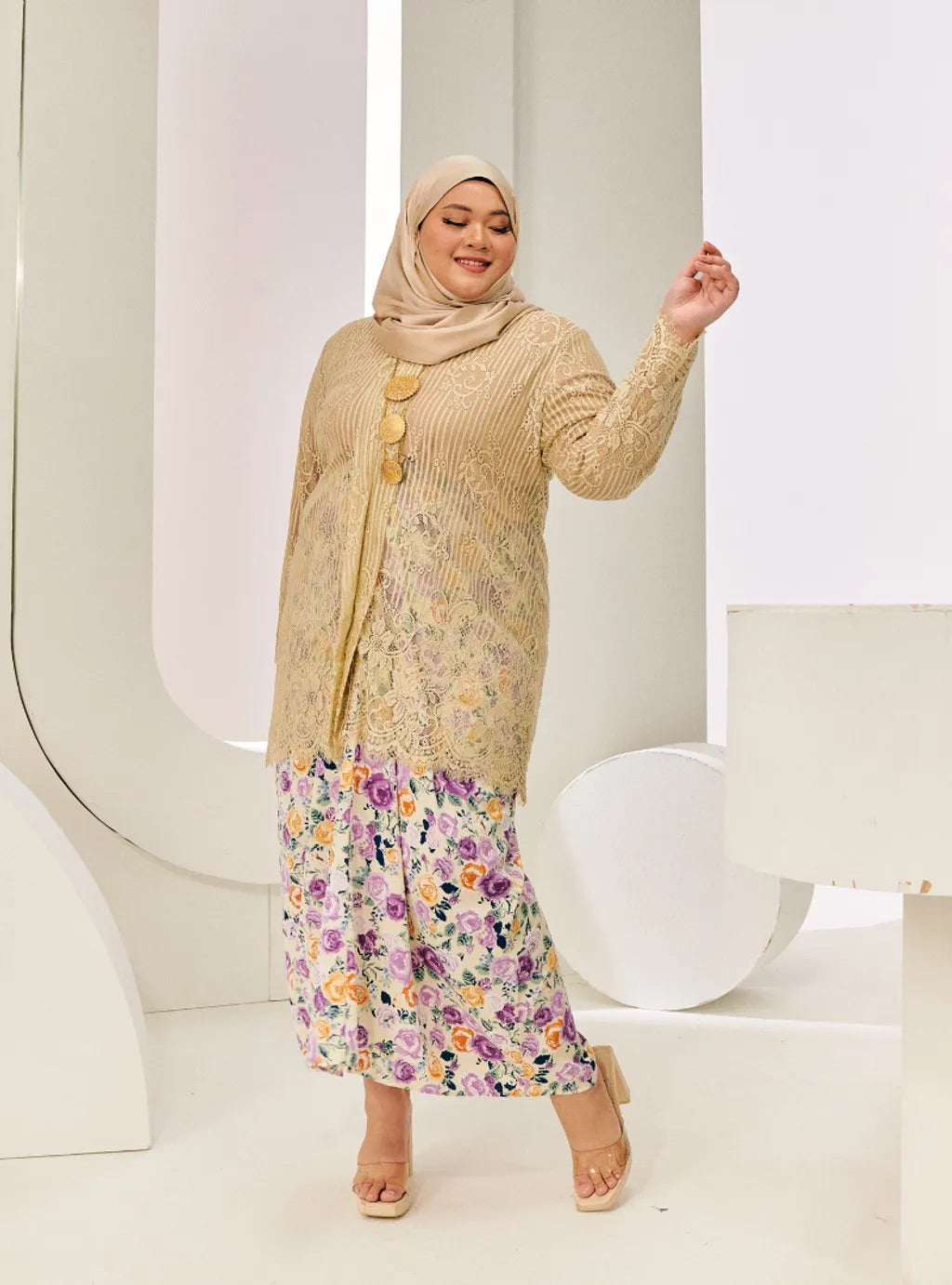 Setelan Tun Basirah Nyonya Set