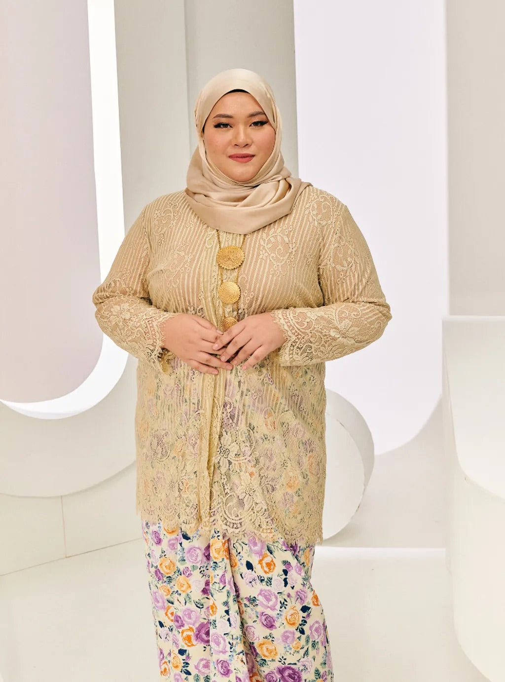 Setelan Tun Basirah Nyonya Set