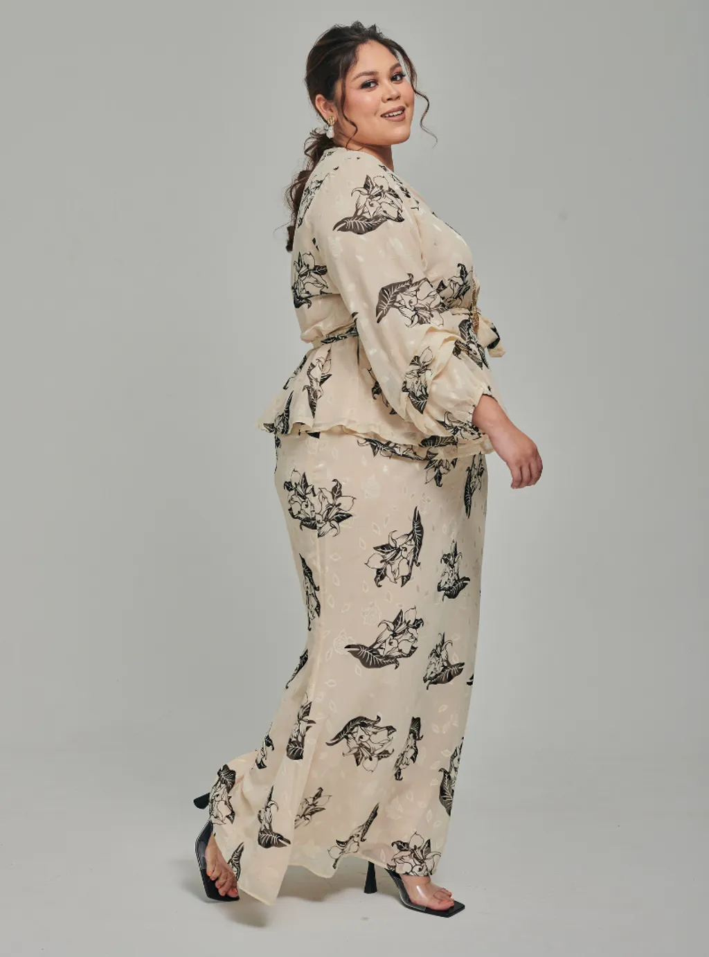 Tun Khadeja 3D Daun Chiffon Wrap Kurung