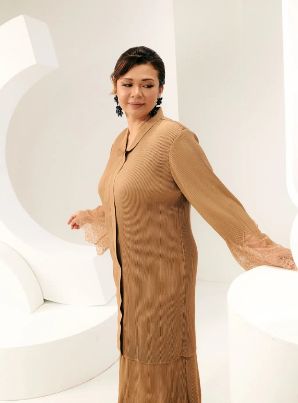 Tun Jamilah Embrodered Pleated Kebarung