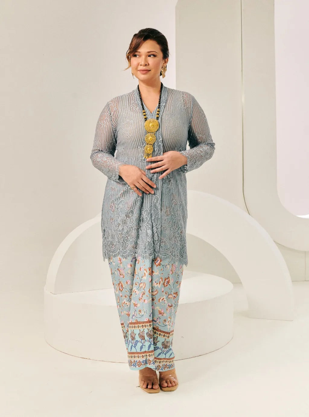 Setelan Tun Basirah Nyonya Set