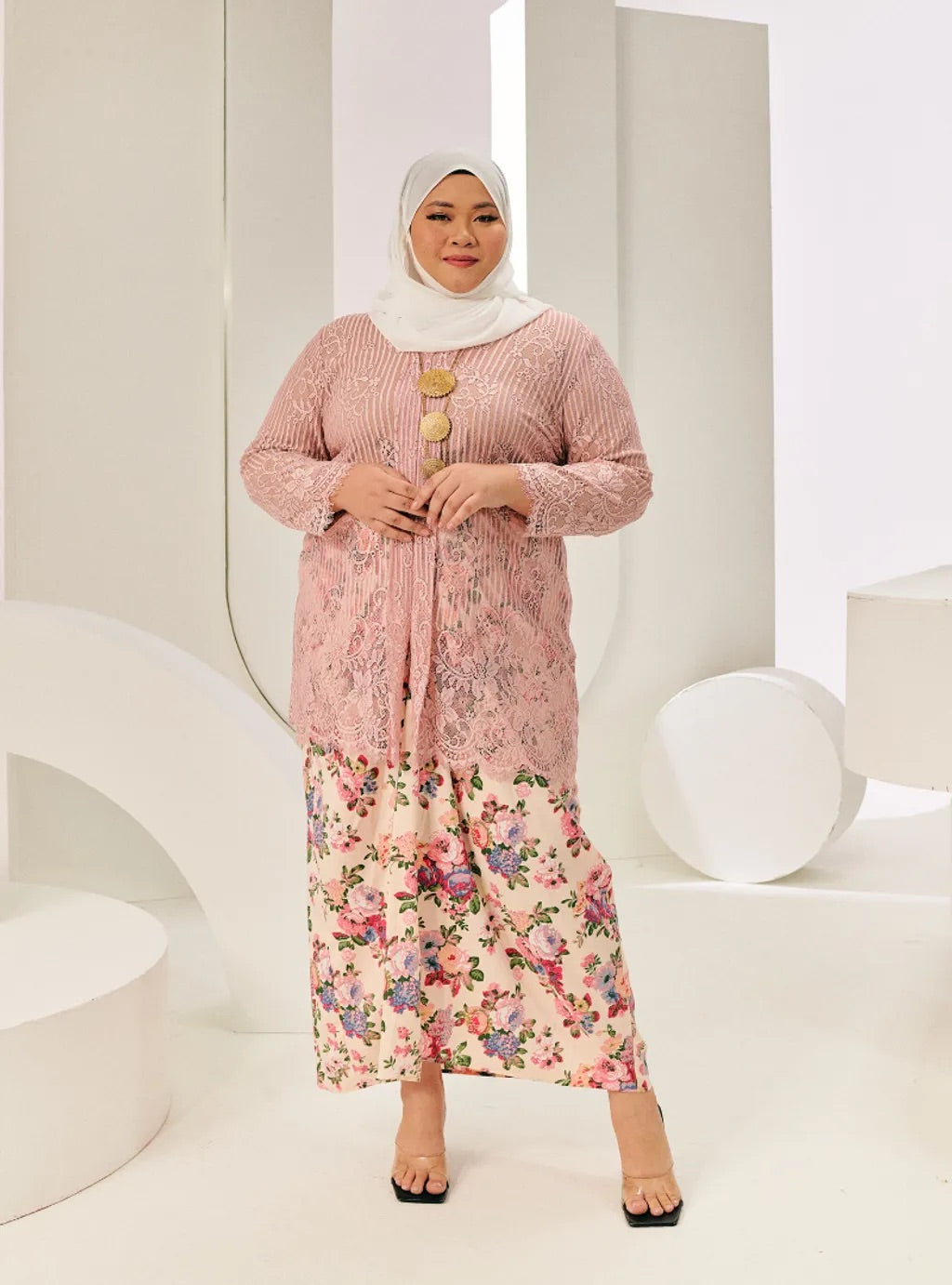 Setelan Tun Basirah Nyonya Set