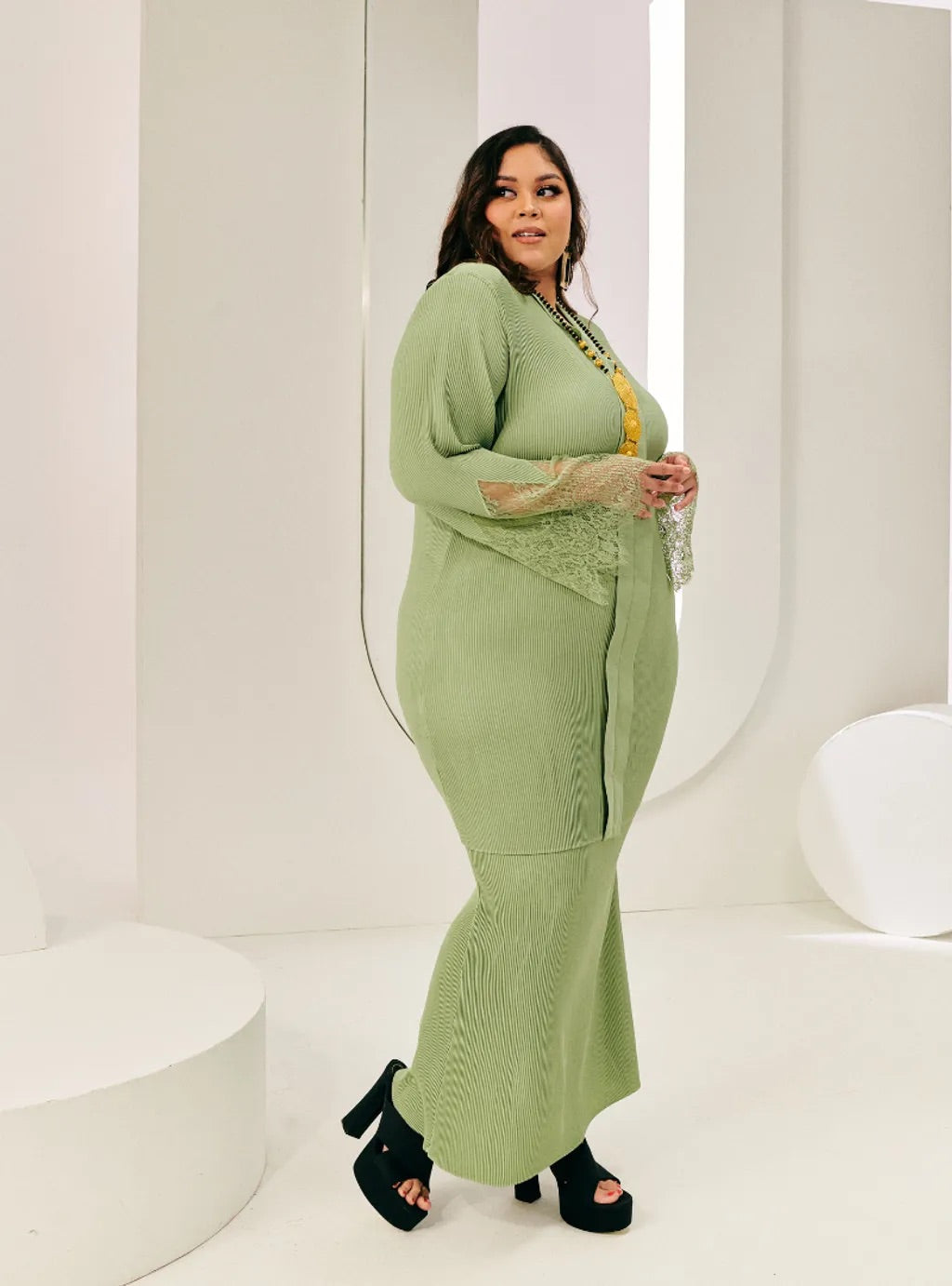 Tun Jamilah Embrodered Pleated Kebarung