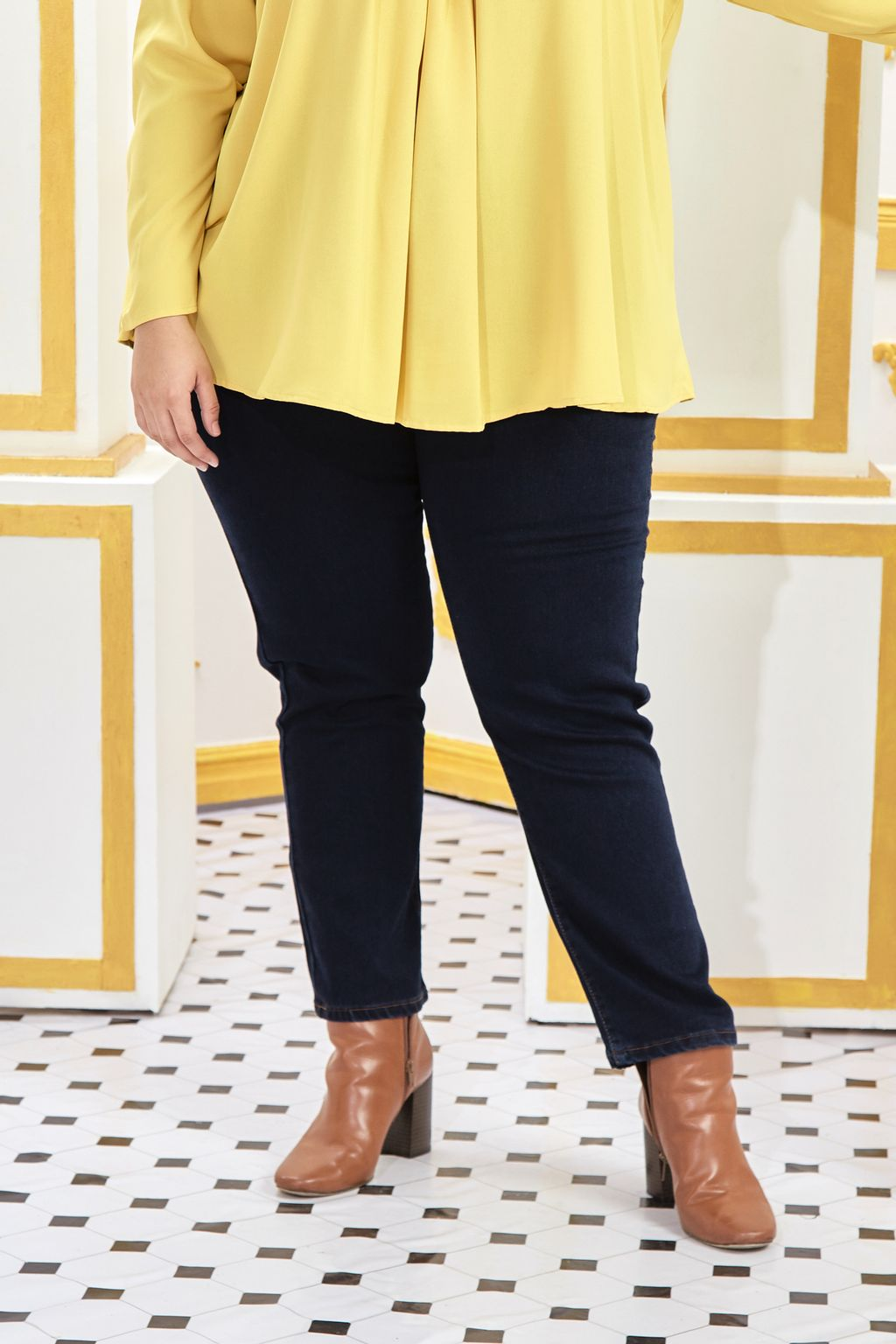 Curva Fabulous - Ms Astrid Slim Fit Basic Jeans - CURVA FABULOUS INDONESIA - Pants