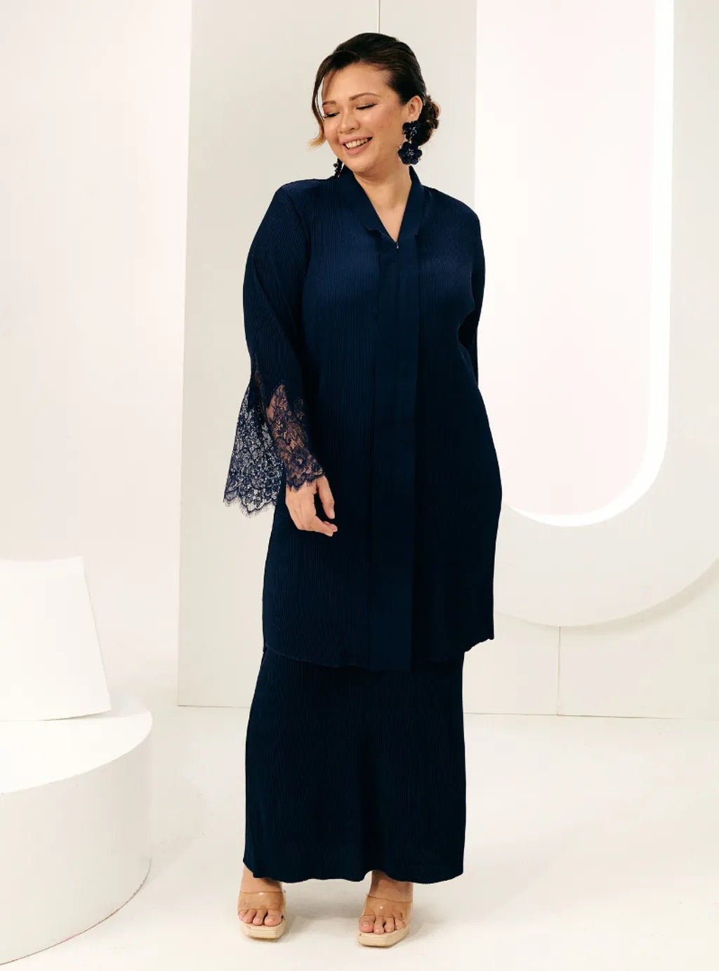 Tun Jamilah Embrodered Pleated Kebarung