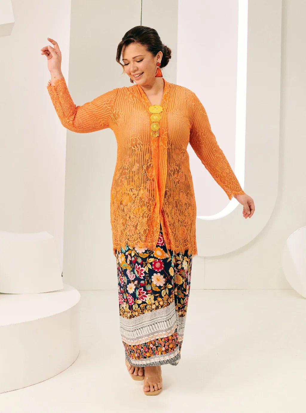 Setelan Tun Basirah Nyonya Set