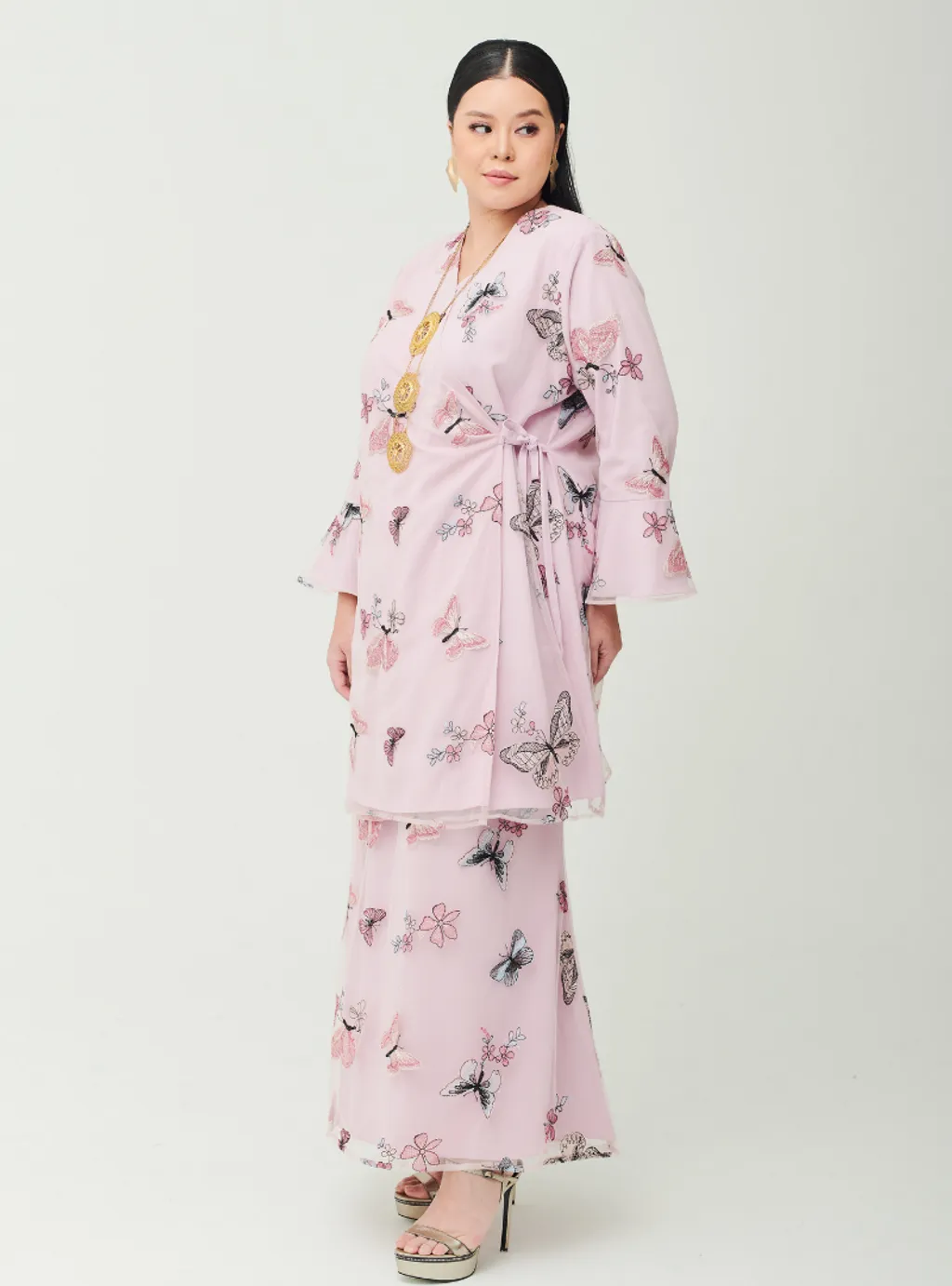 Setelan Tun Zahira Embroidered Naabi Lace Kurung