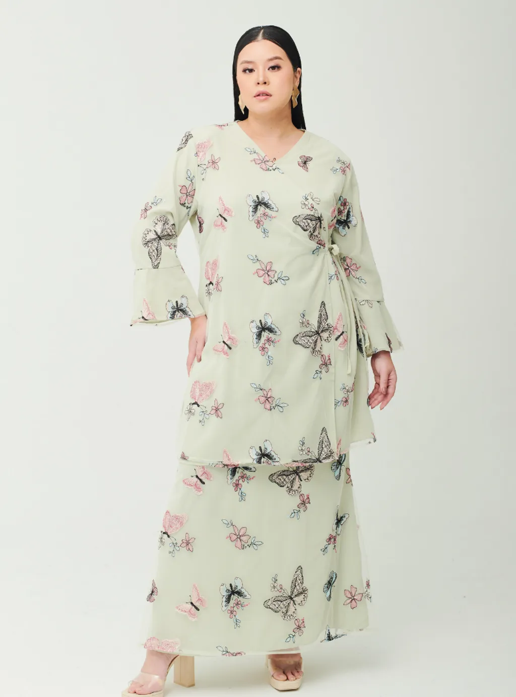 Setelan Tun Zahira Embroidered Naabi Lace Kurung