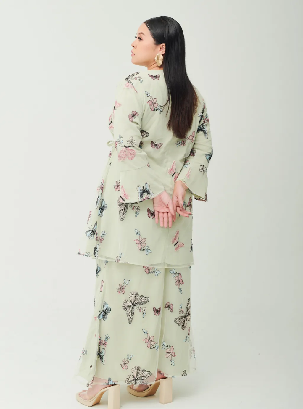 Setelan Tun Zahira Embroidered Naabi Lace Kurung