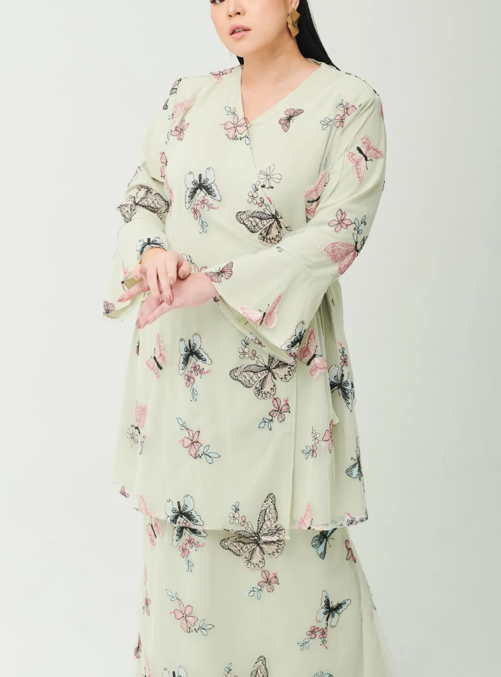 Setelan Tun Zahira Embroidered Naabi Lace Kurung