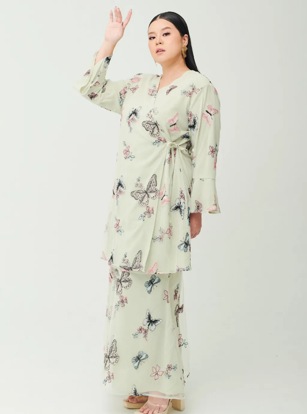 Setelan Tun Zahira Embroidered Naabi Lace Kurung