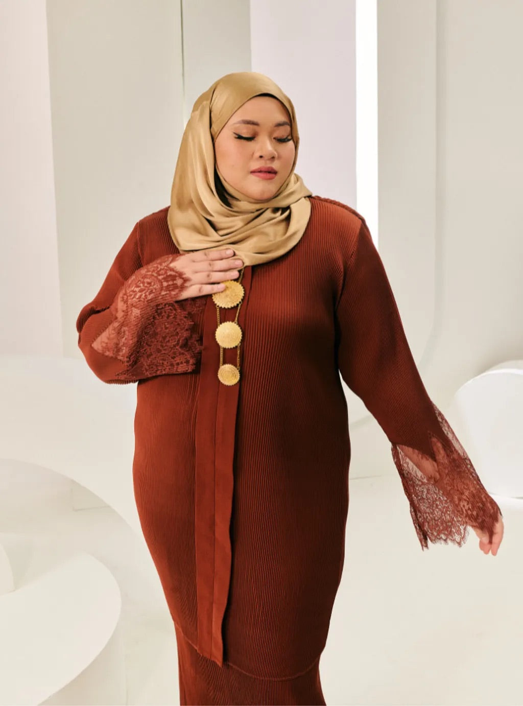 Tun Jamilah Embrodered Pleated Kebarung