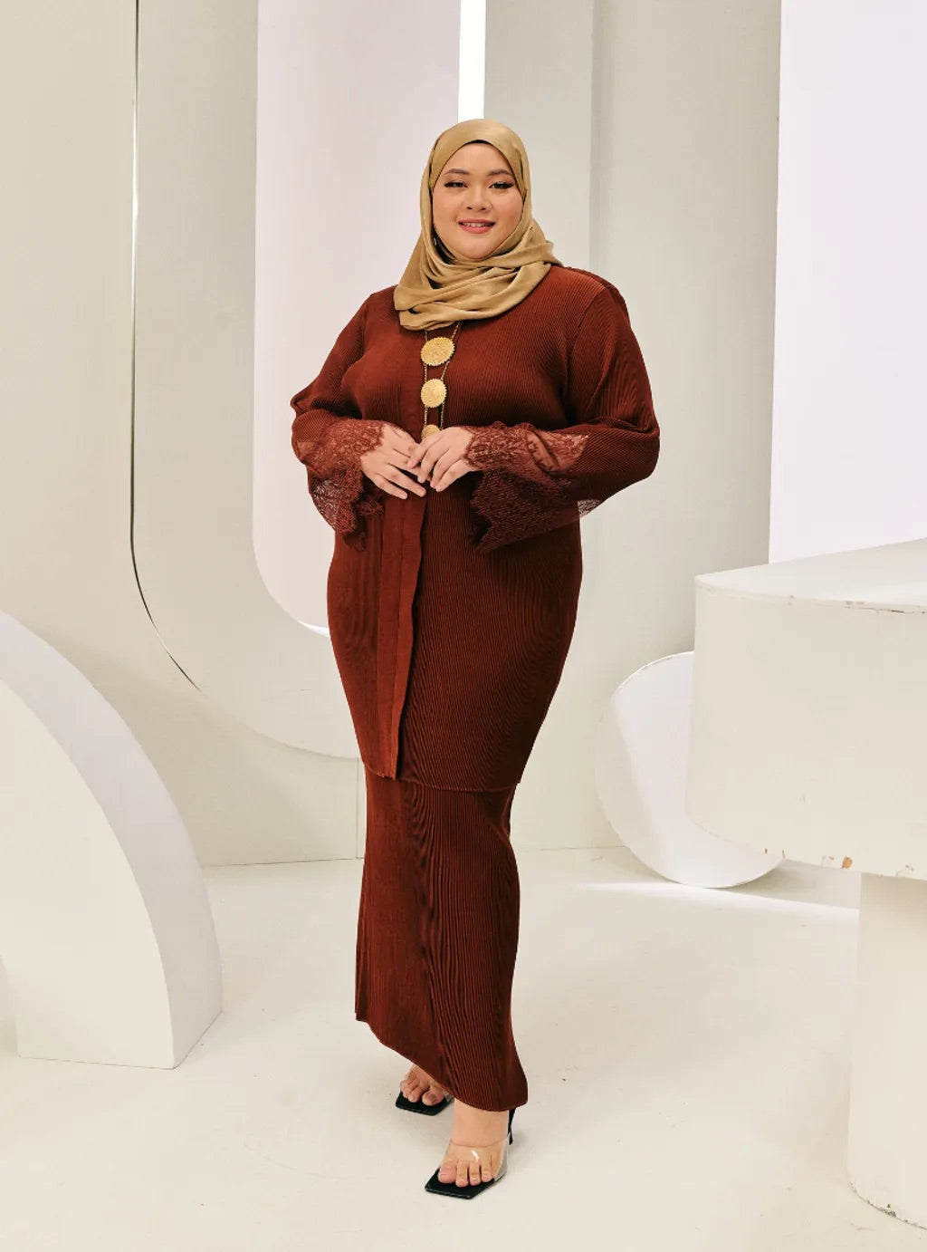 Tun Jamilah Embrodered Pleated Kebarung