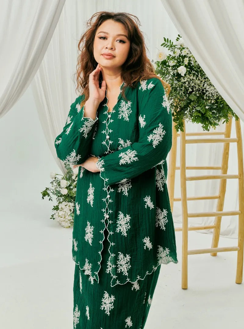 PO TUN SALOMA Raya Klasik Kebaya Kurung