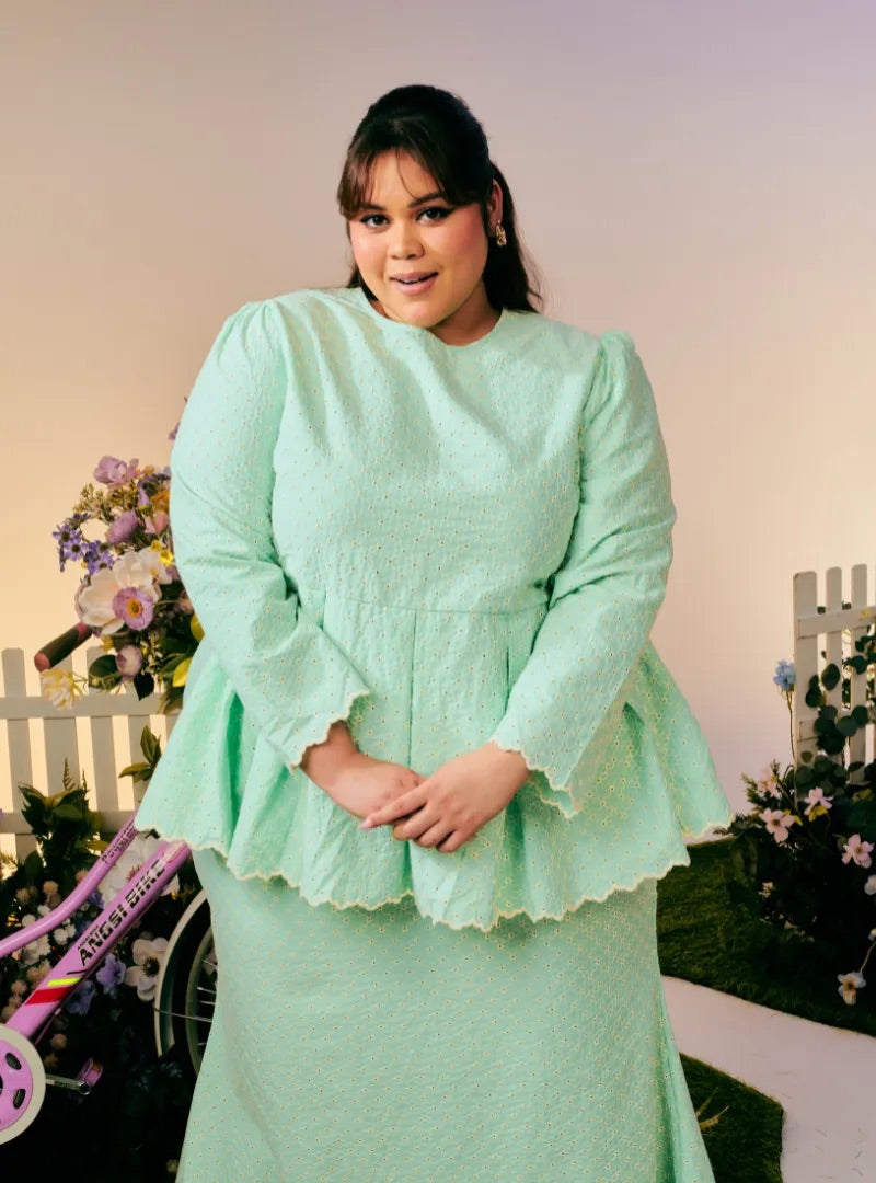 PO TUN ZERA Raya Embroidered Eyelet Peplum Kurung