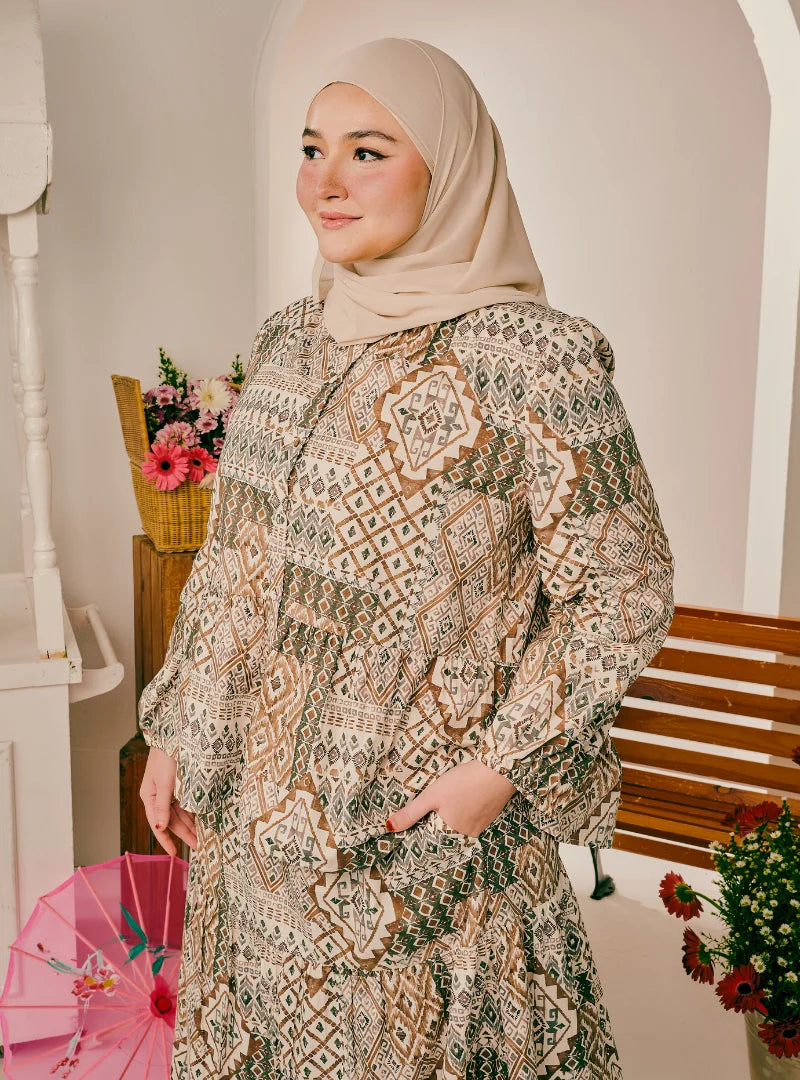 PO Bambi Button-Front Top
