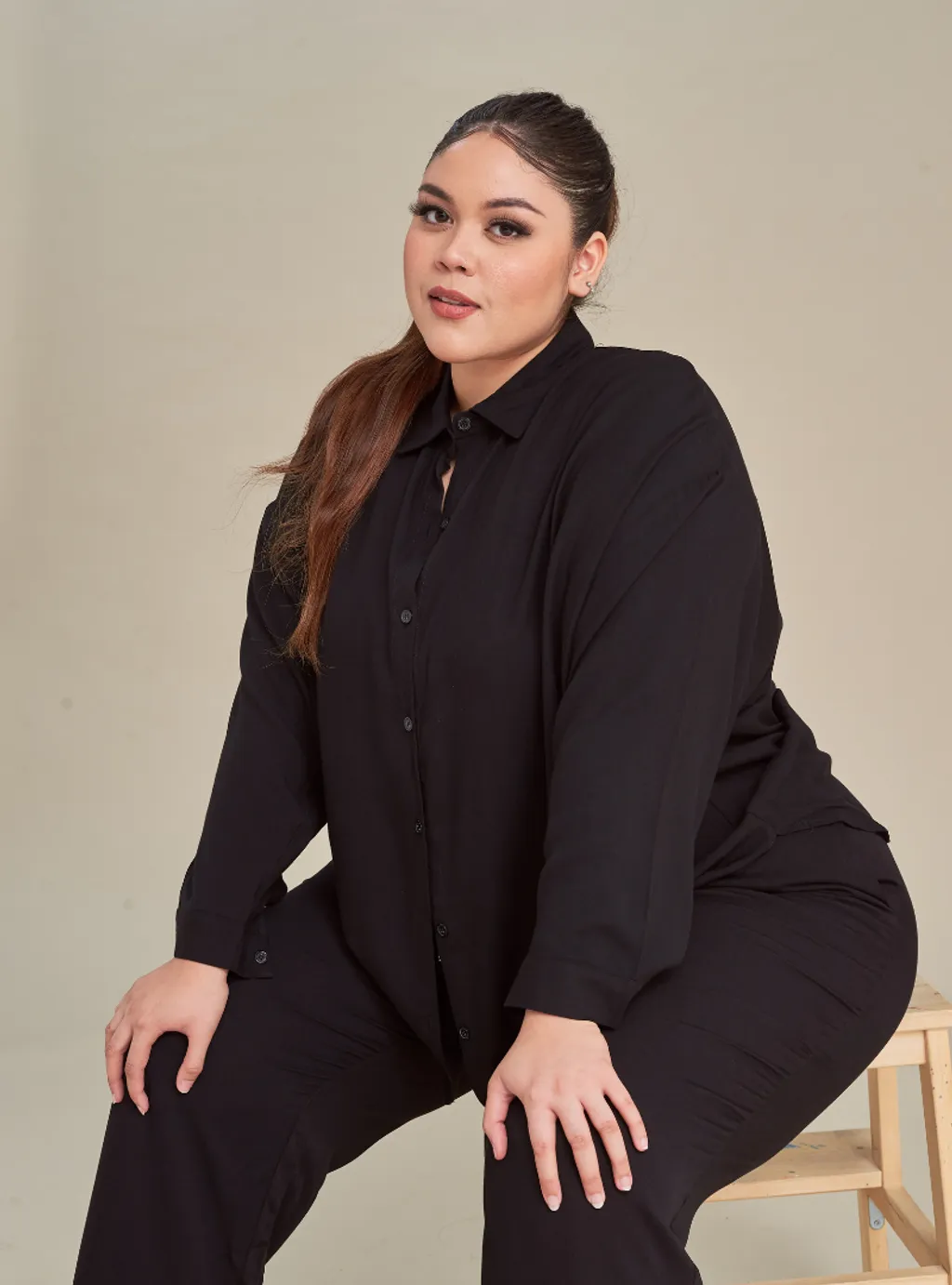 Curva Fabulous - Setelan Kemeja Oversize Shirt dan Celana Lounge Pants - ALL BLACK - CURVA FABULOUS INDONESIA - Outfit Sets