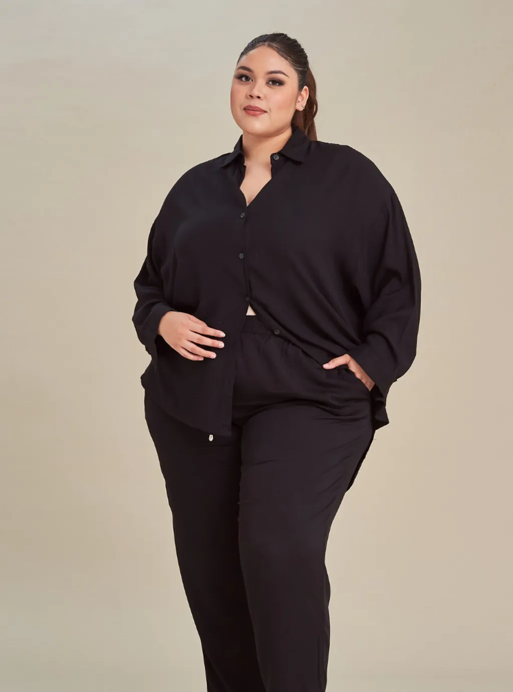 Curva Fabulous - Setelan Kemeja Oversize Shirt dan Celana Lounge Pants - ALL BLACK - CURVA FABULOUS INDONESIA - Outfit Sets