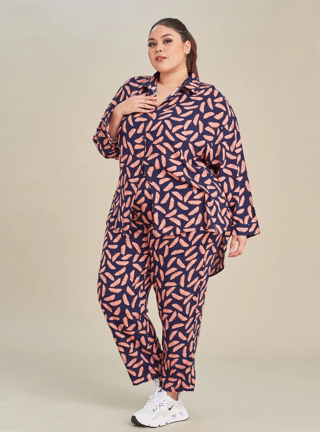 Curva Fabulous - Setelan Kemeja Rayon Overisze dan Celana Lounge Pants - CURVA FABULOUS INDONESIA - Outfit Sets